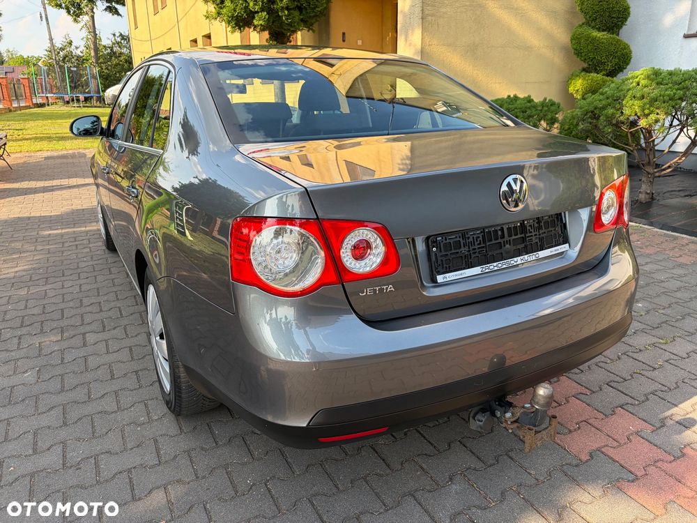 Volkswagen Jetta 1.6 Comfortline - 12