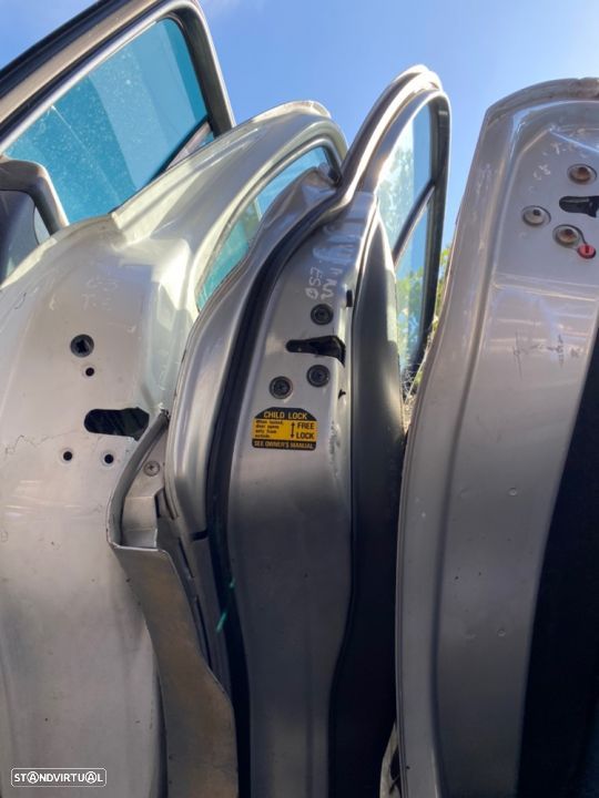 Porta Suzuki Grand Vitara trás esquerda cinza claro