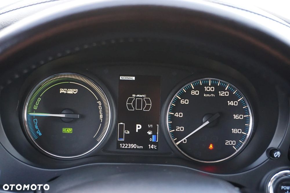 Mitsubishi Outlander 2.0 4WD Plus - 37