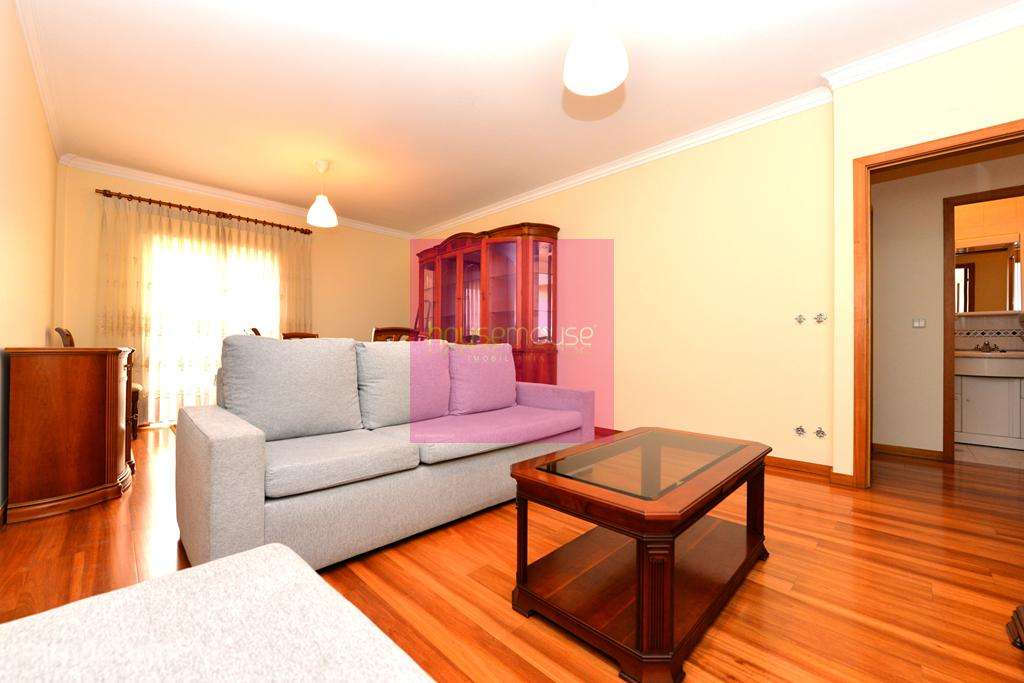 Apartamento T 3 Mobilado no Centro da Cidade c/ Garagem fechada - Grande imagem: 2/14