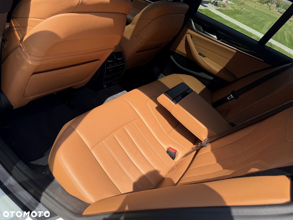BMW Seria 5 520d Sport Line - 30