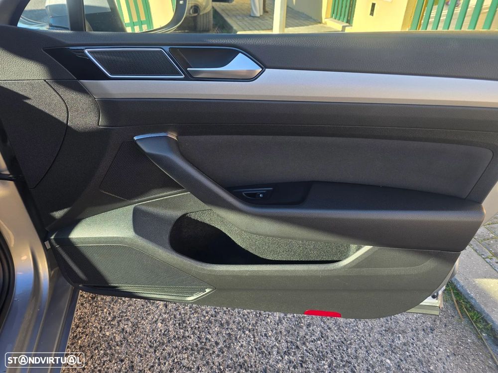 VW Passat Variant 2.0 TDi Highline DSG - 21