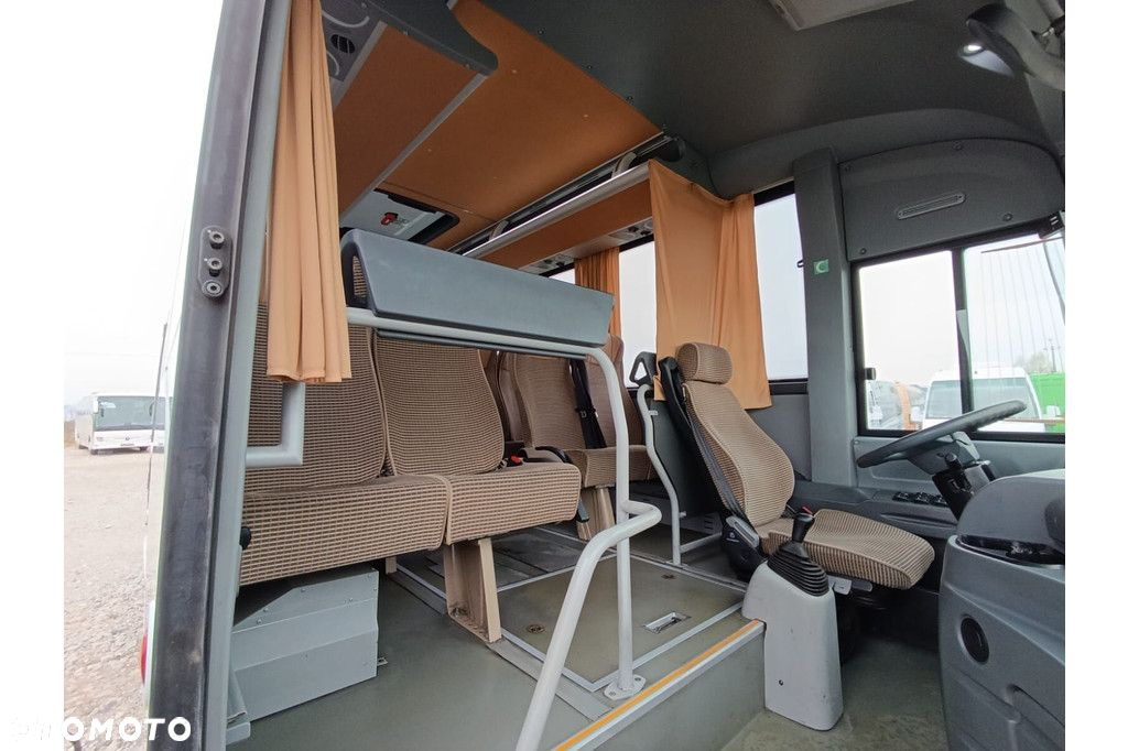 Isuzu Novolux - 14