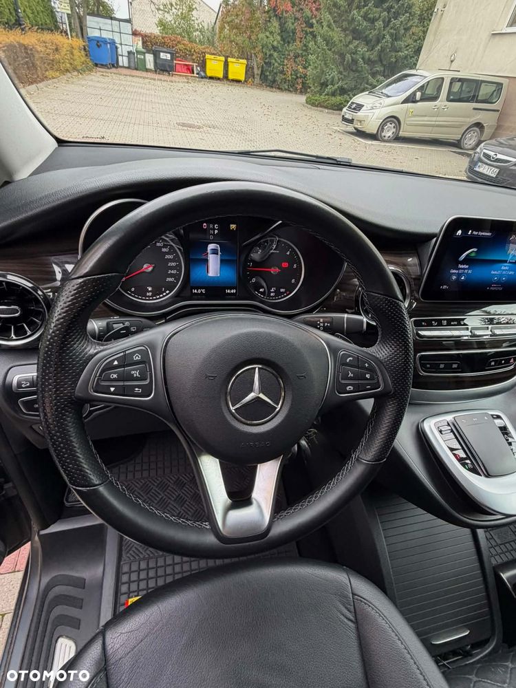 Mercedes-Benz Klasa V - 23