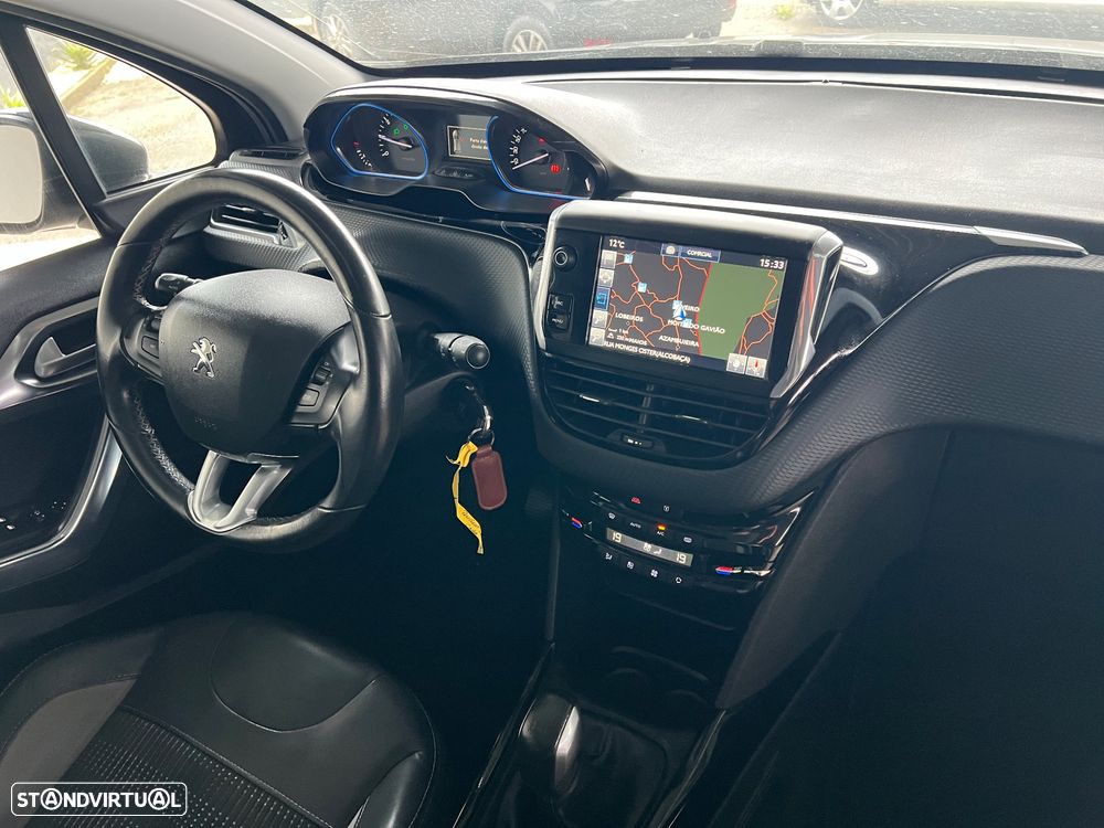Peugeot 2008 1.2 PureTech Allure - 6