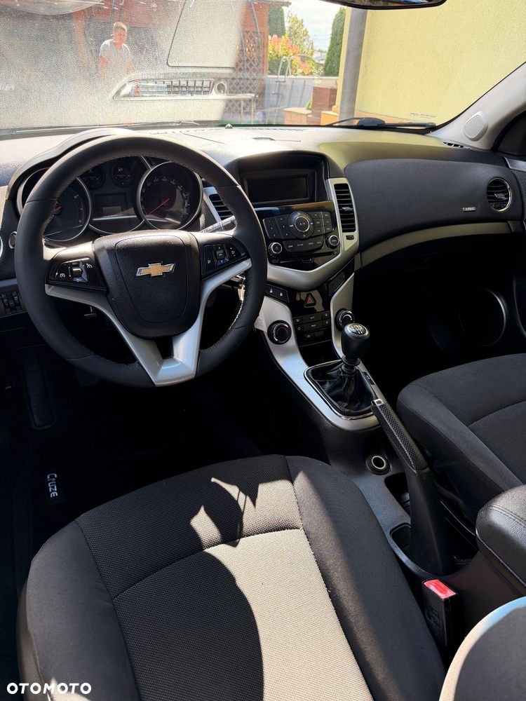 Chevrolet Cruze 1.6 LS - 32