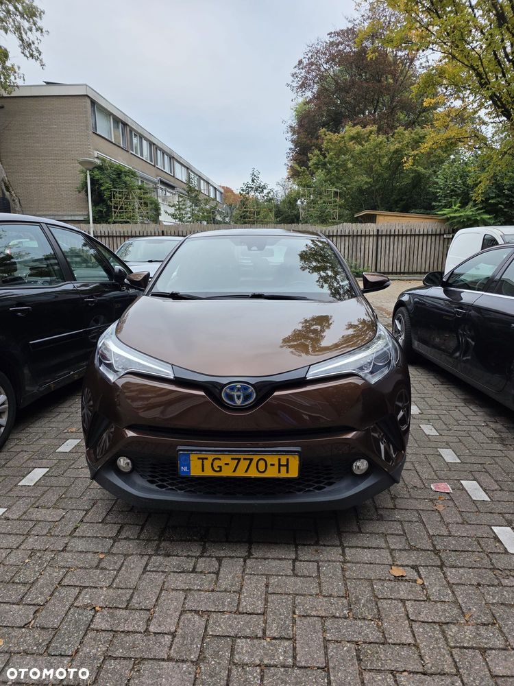 Toyota C-Hr 2018 photo 2