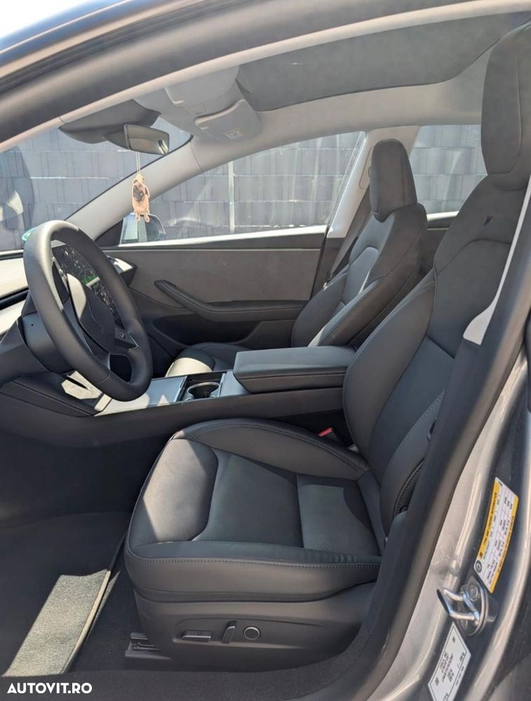Tesla Model 3 - 11