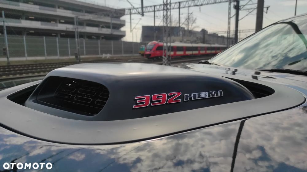 Dodge Challenger 6.4 Scat Pack - 11