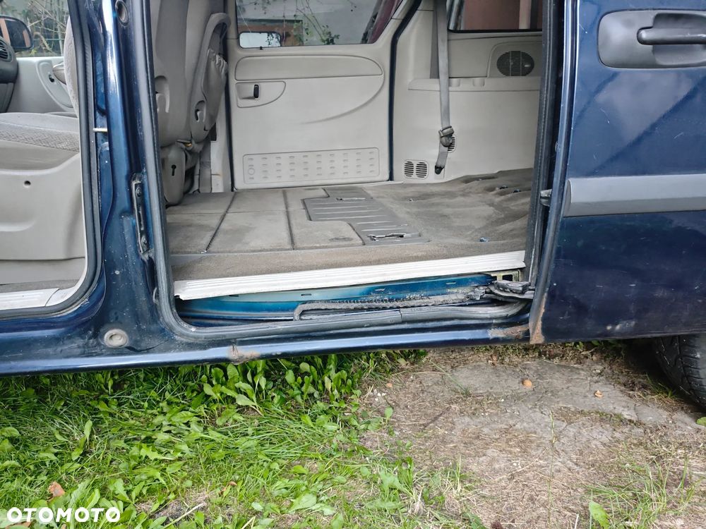 Dodge Grand Caravan - 13