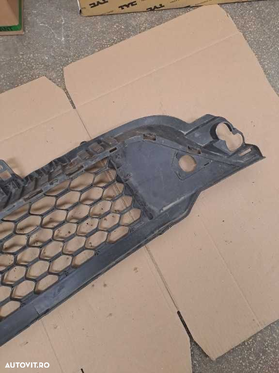 Grila centrala Iveco Daily 6 an 2014-2020 cod 5801529764 - 3