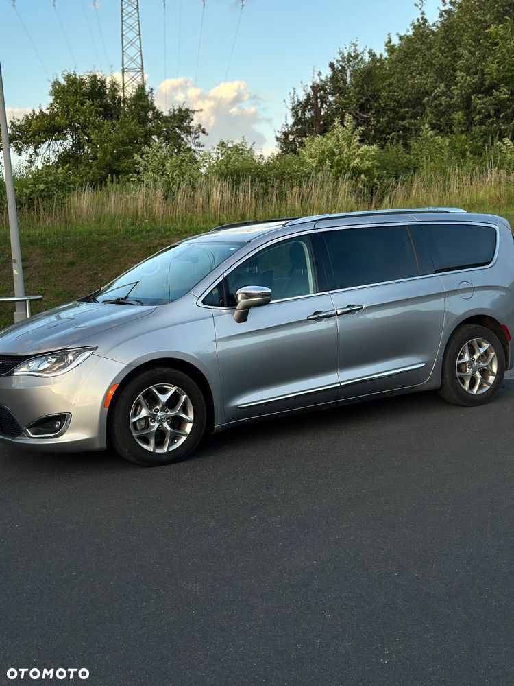 Chrysler Pacifica - 2