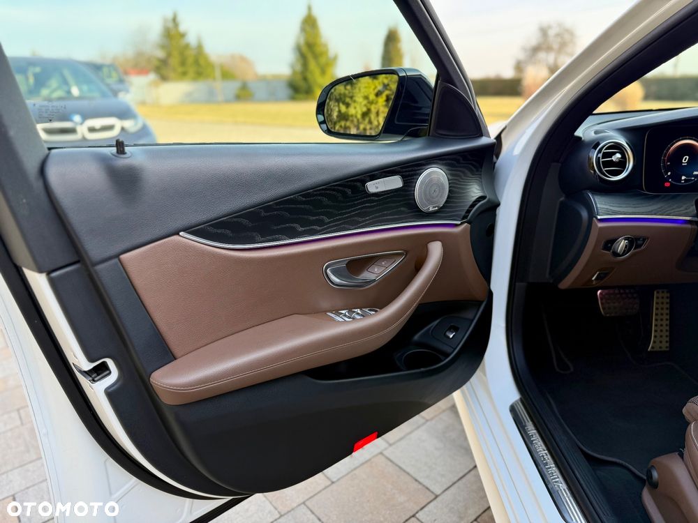 Mercedes-Benz Klasa E 300 de 9G-TRONIC - 21