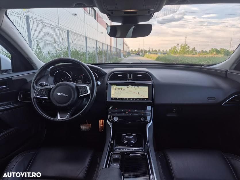 Jaguar XE 2.0 AWD Prestige - 5