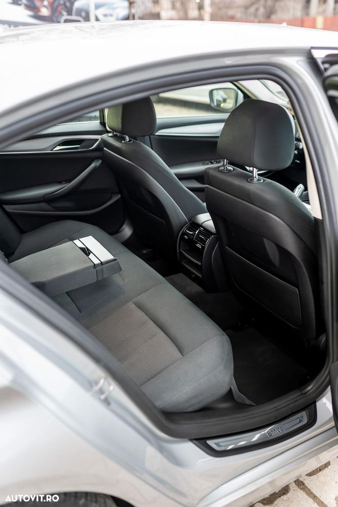 BMW Seria 5 520i Aut. Luxury Line - 24
