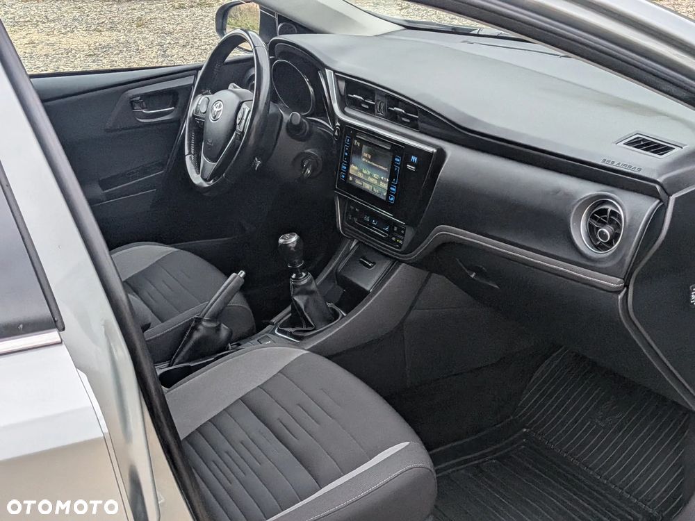Toyota Auris 1.6 Prestige - 8