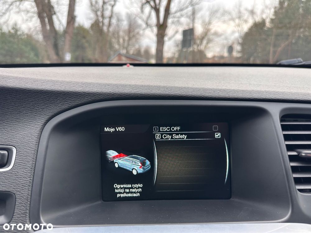 Volvo V60 D3 Momentum - 28