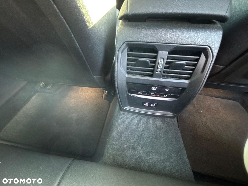 BMW Seria 3 320i xDrive M Sport - 17