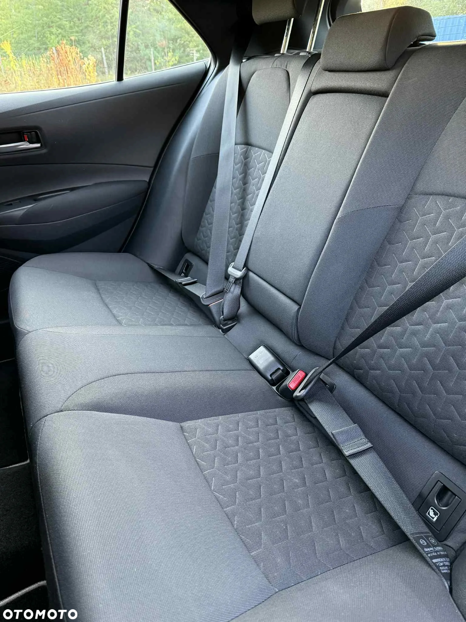 Toyota Corolla ver-1-8-hybrid-active - 13