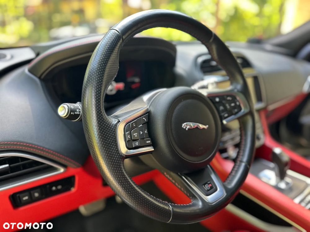 Jaguar F-Pace 5.0 V8 P550 AWD SVR - 17