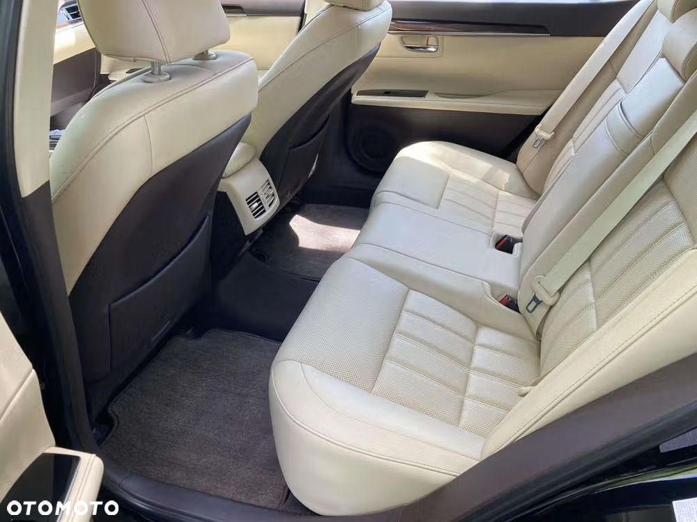 Lexus ES - 16