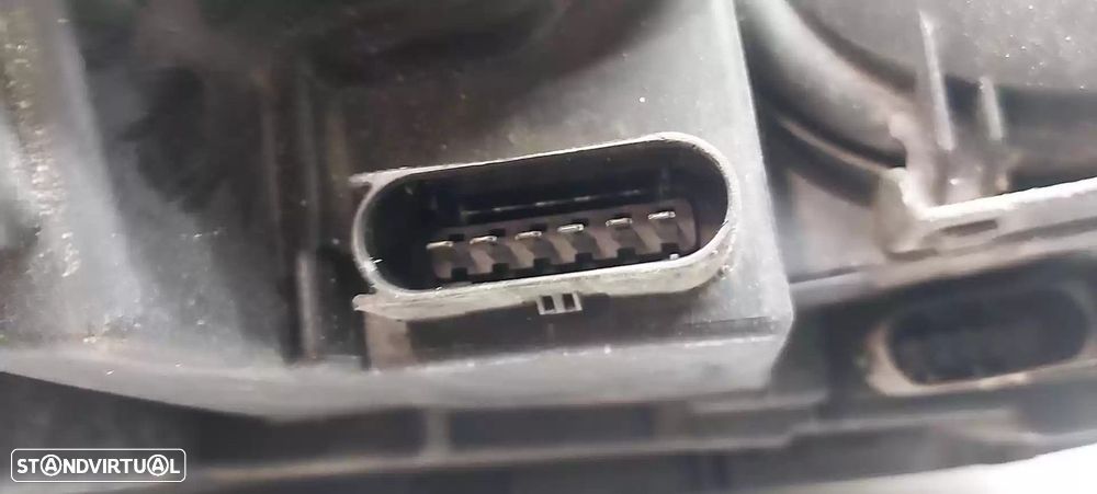 FAROL ESQUERDO MERCEDES-BENZ CLASSE S 2022 -A2208204361 - 2