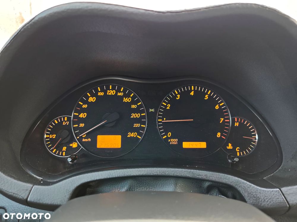 Toyota Avensis 2.0 VVT-i Prestige - 19