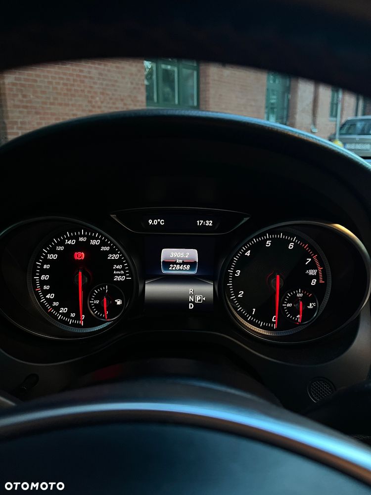 Mercedes-Benz CLA 200 7G-DCT AMG Line - 15