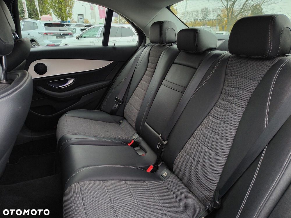 Mercedes-Benz Klasa E 200 4-Matic Avantgarde - 26