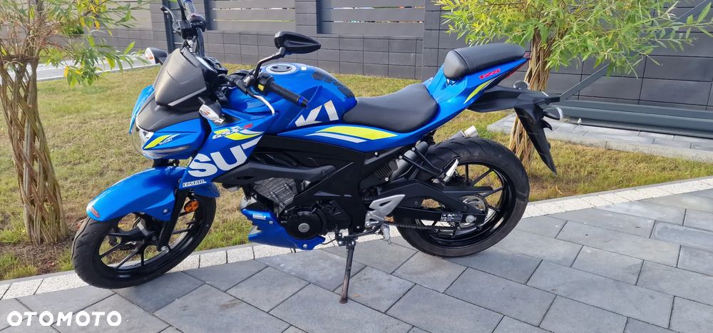 Suzuki GSX - 12