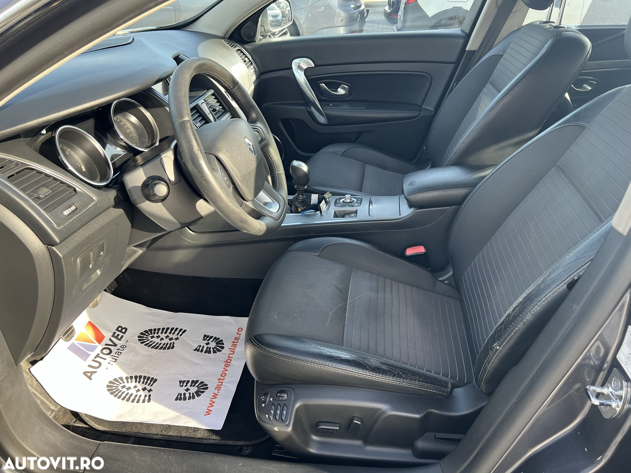 Renault Latitude 2.0 dCi Privilege - 8