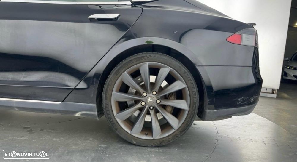 Tesla Model S 85 - 12