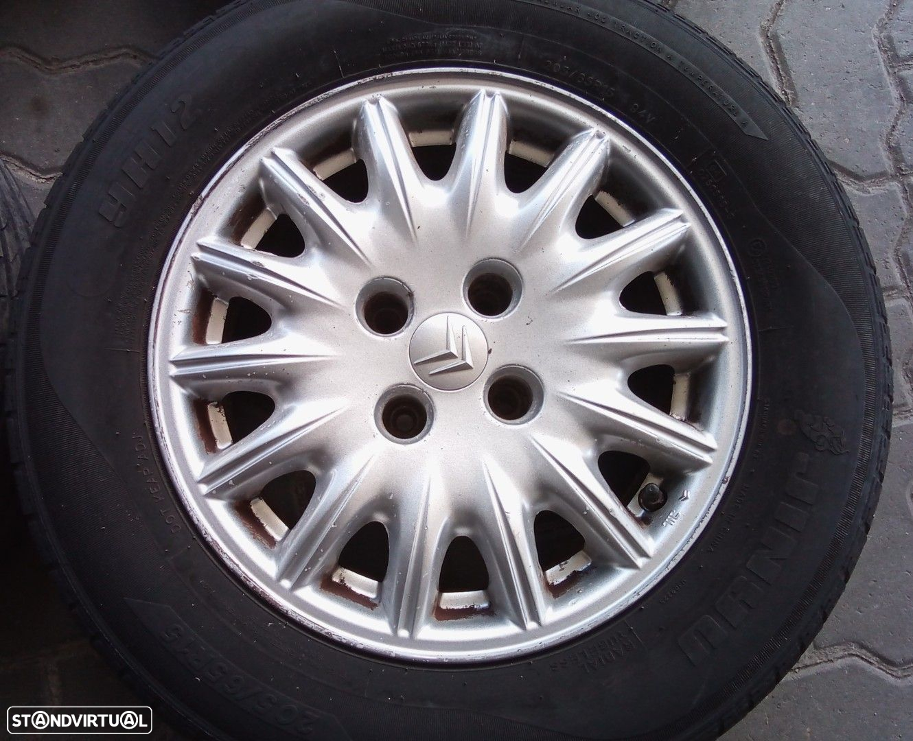 Jantes Citroen C5 R15 com pneus 205/65 furação 4x108 - 4