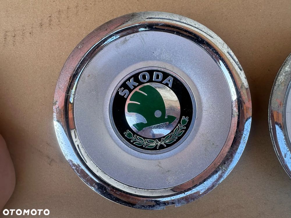 Dekielki emblematy Skoda / 1U0 601 149R / Komplet - 5