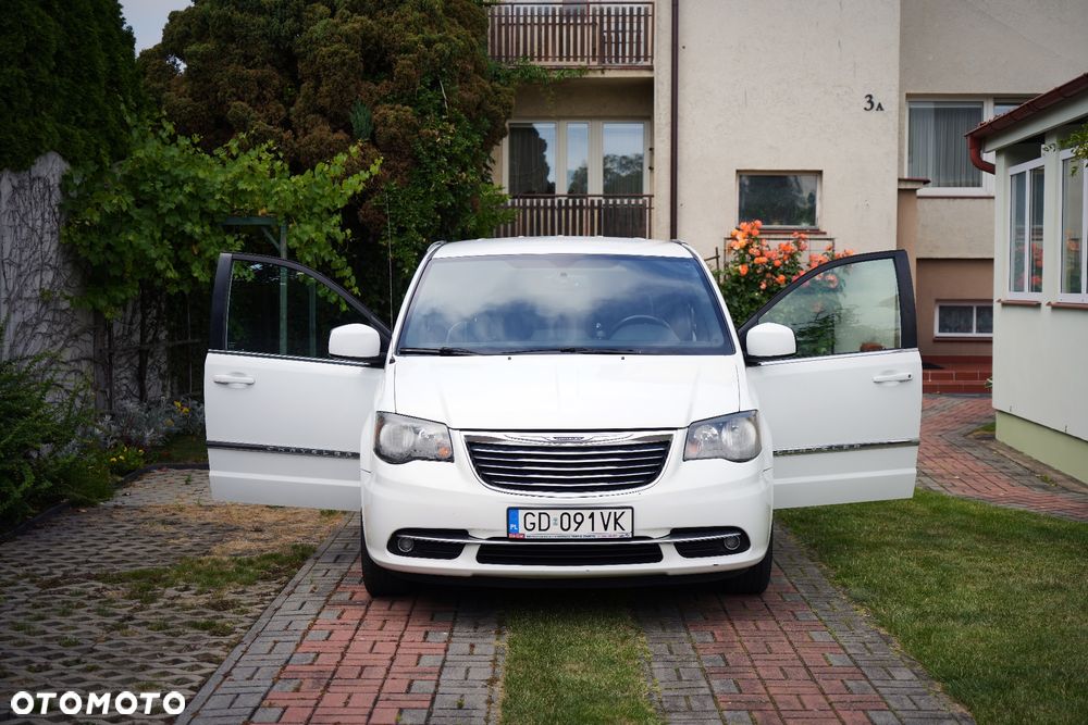 Chrysler Town & Country - 4