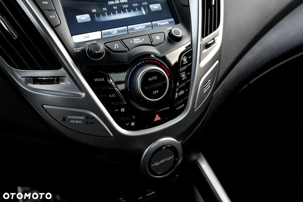 Hyundai Veloster 1.6 Premium - 35