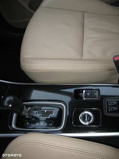 Mitsubishi Outlander 2.0 Intense + SDA 4WD CVT - 17