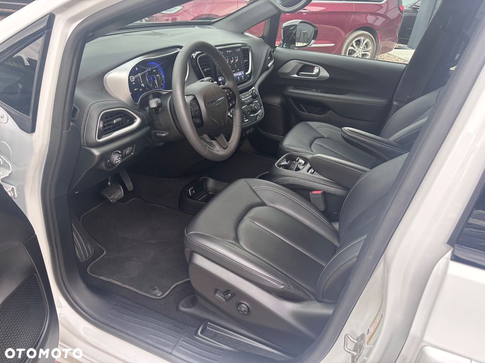 Chrysler Pacifica - 18