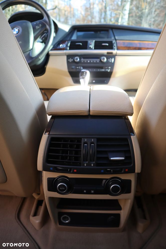 BMW X5 xDrive35i - 28