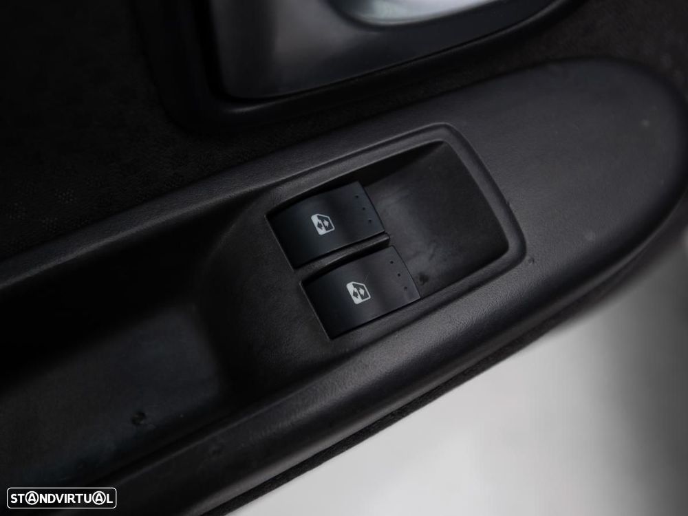 Renault Clio Van - 10