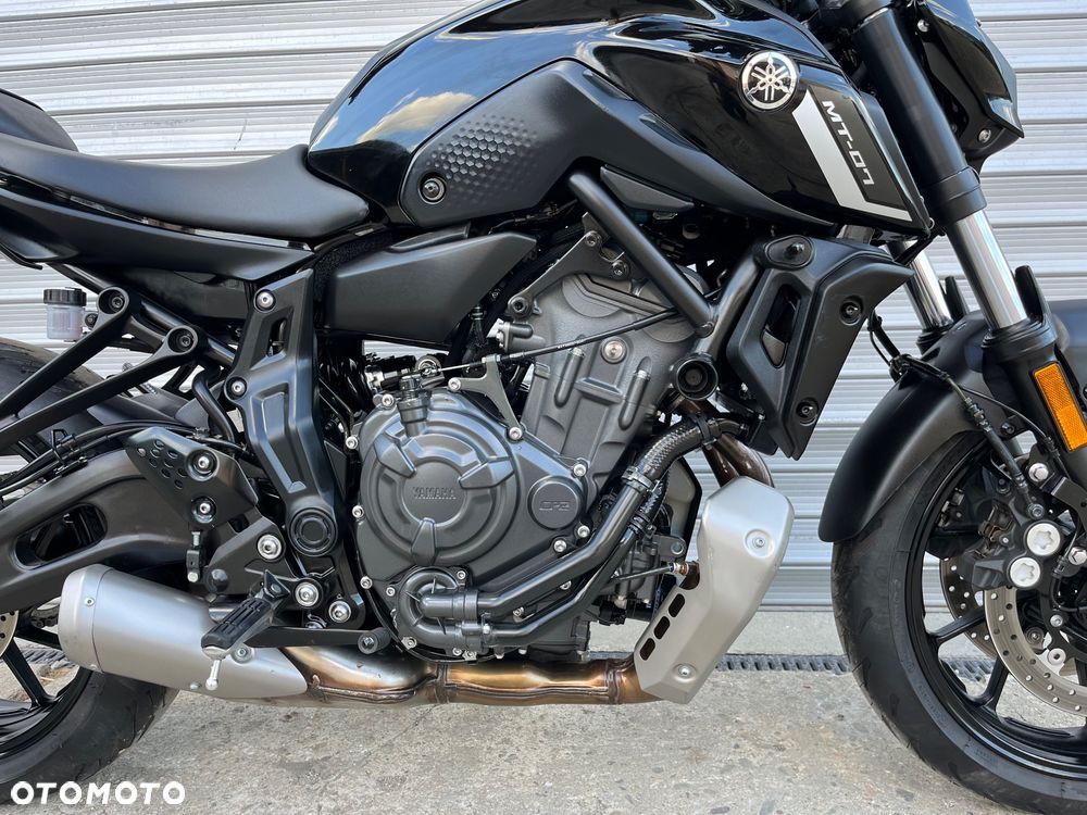 Yamaha MT - 27