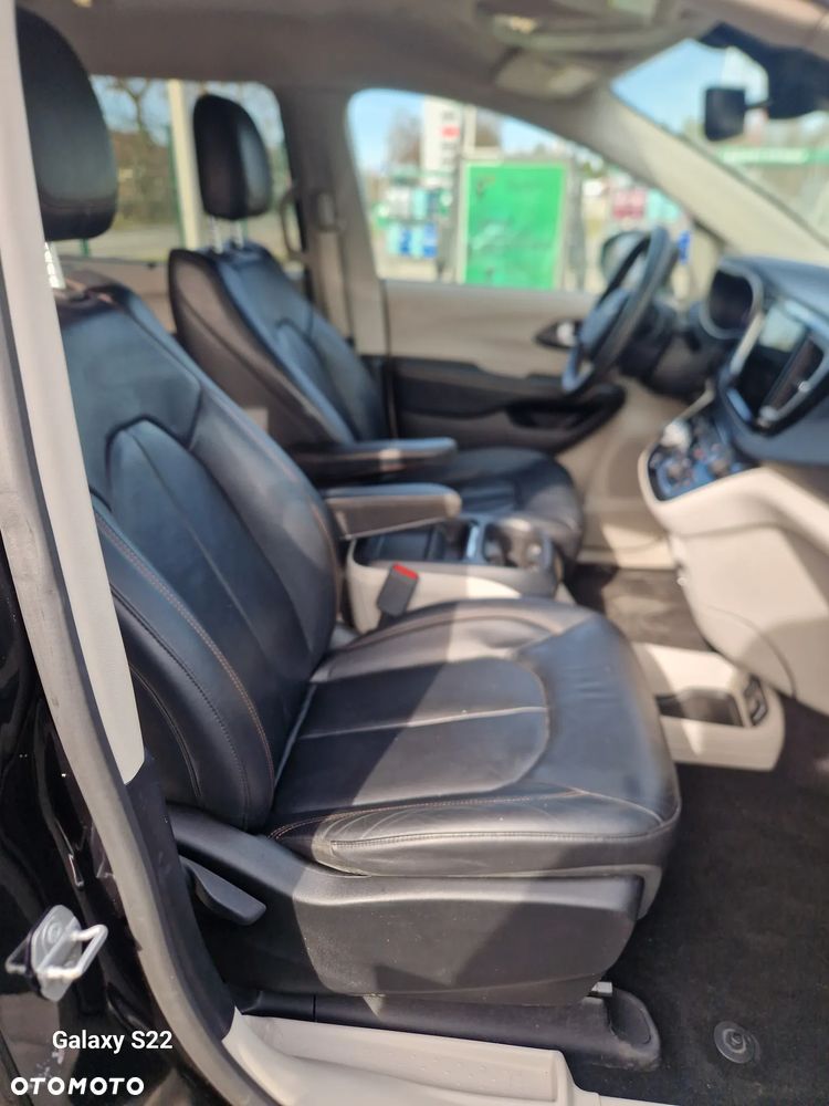 Chrysler Pacifica - 38