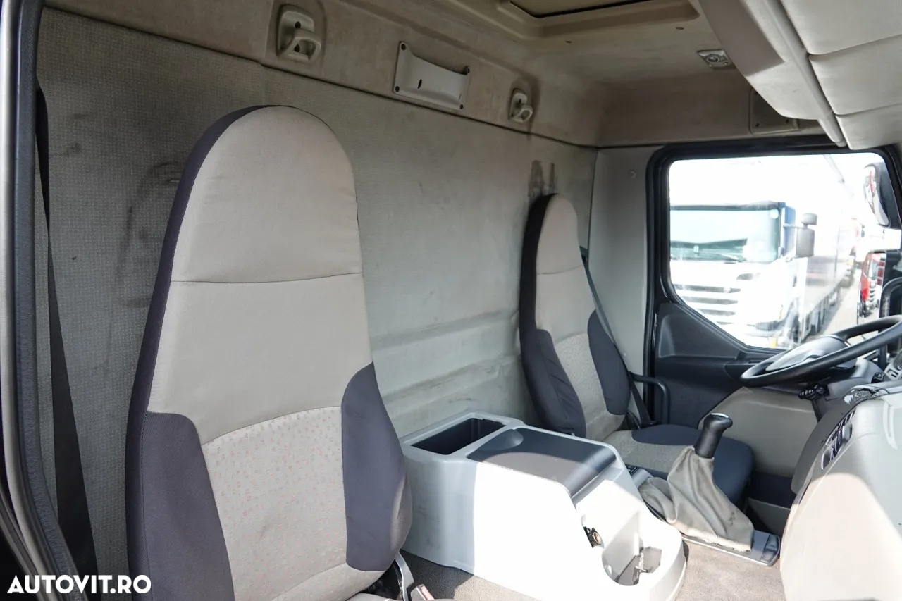 Renault PREMIUM 280 DXI / CONTAINER - 8.9 M / SOLO / LIFT - 31