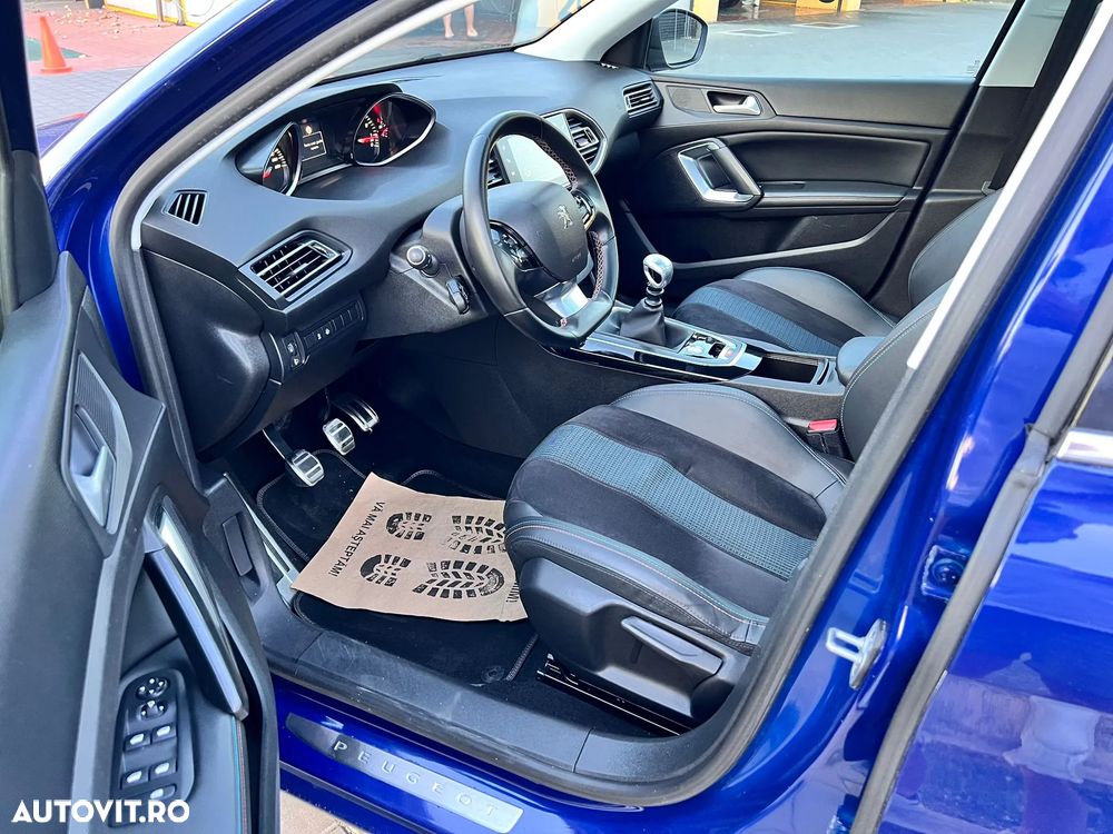 Peugeot 308 1.2 L PureTech Turbo S&S Allure - 25