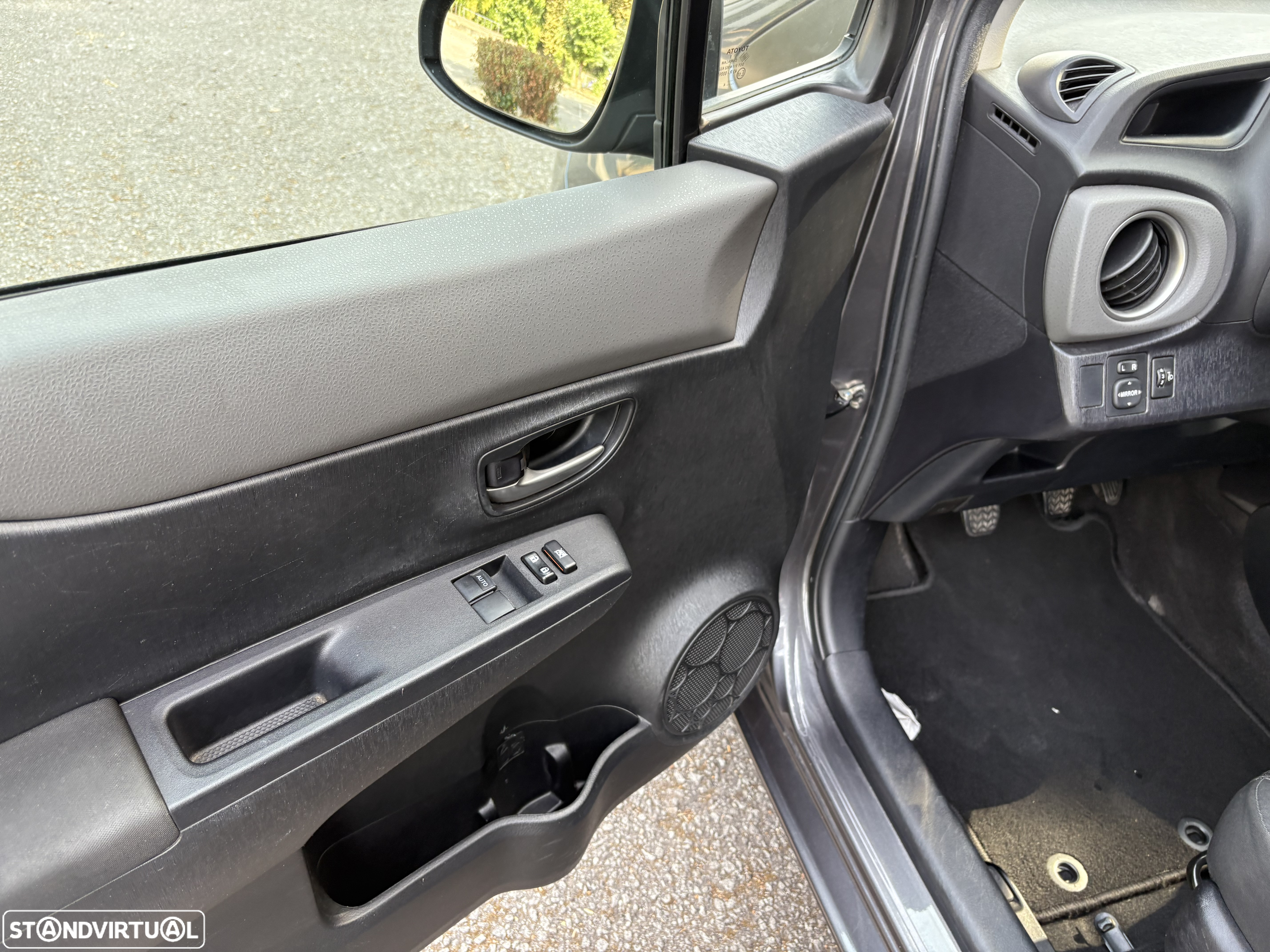 Toyota Yaris 1.0 VVT-i ACtive - 10