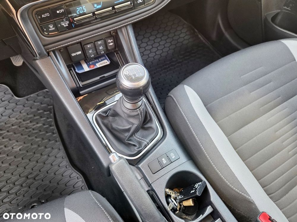 Toyota Auris 1.2 Turbo Edition S+ - 23