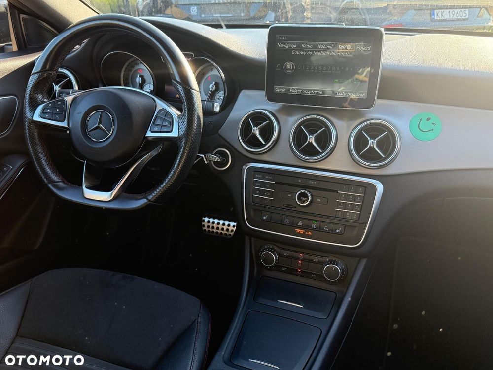 Mercedes-Benz CLA 200 7G-DCT AMG Line - 12