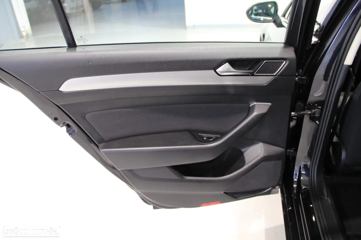 VW Passat 1.6 TDI Confortline - 19