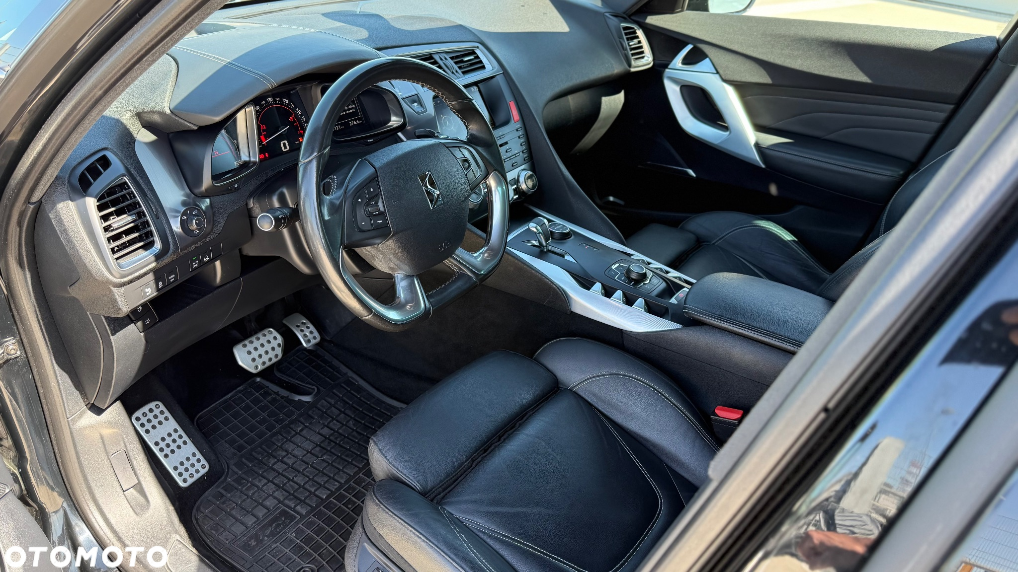 Citroën DS5 Hybrid4 EGS6 SportChic - 16