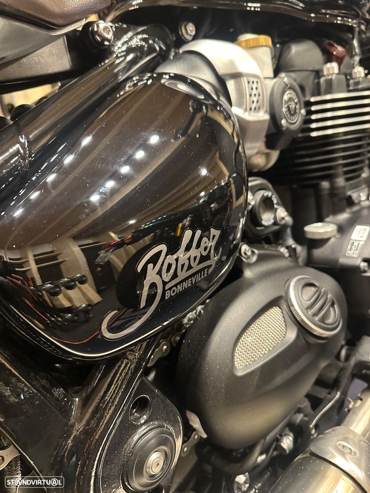 Triumph Bonneville BOBBER - 4